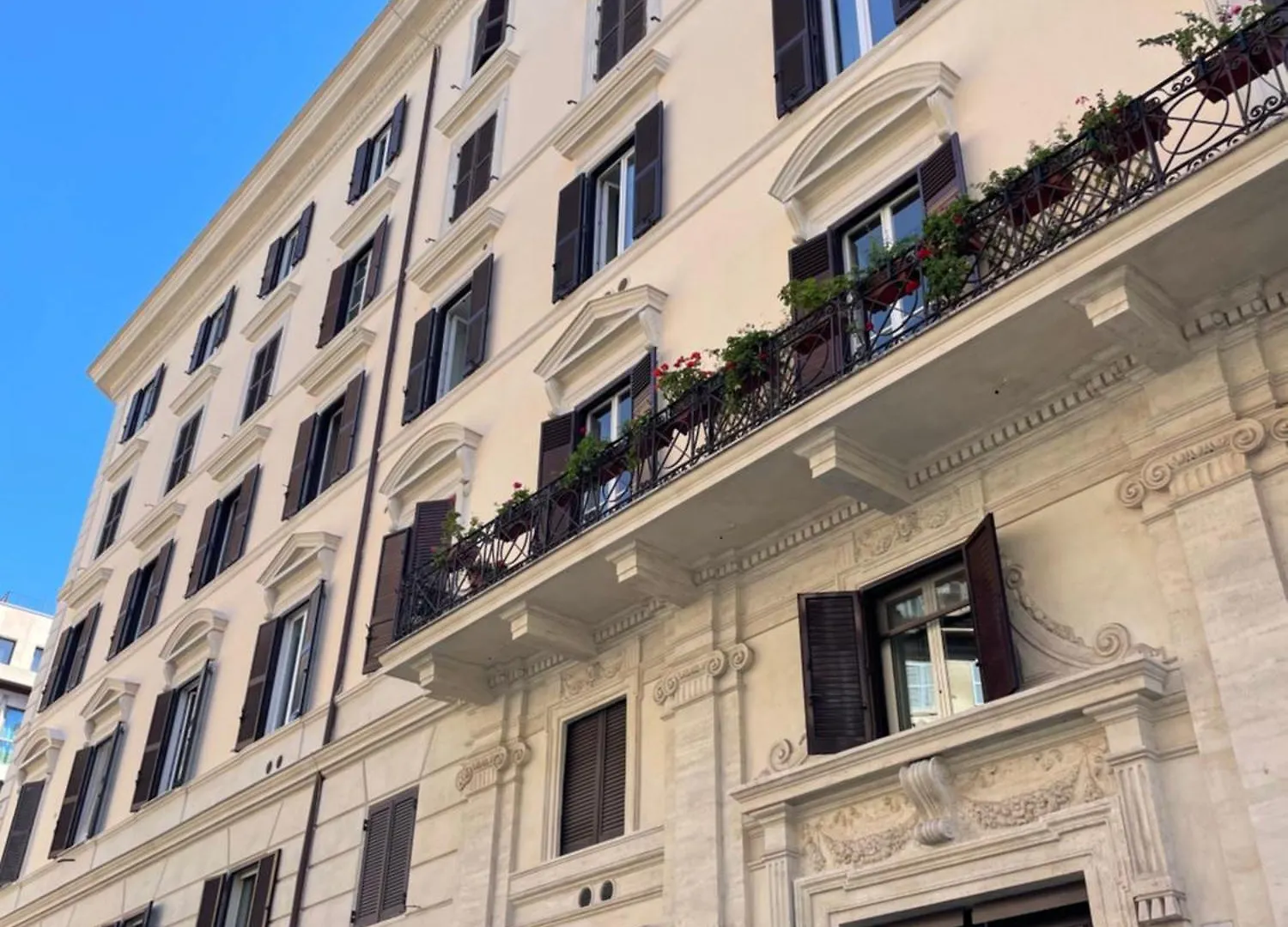 Charming Vatican Apartment With Balcony 6B Rome