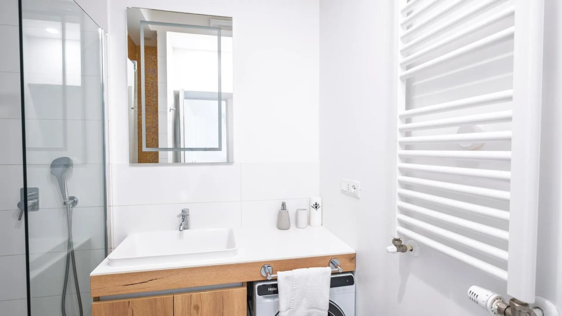 Charming Vatican Apartment With Balcony 6B Rome