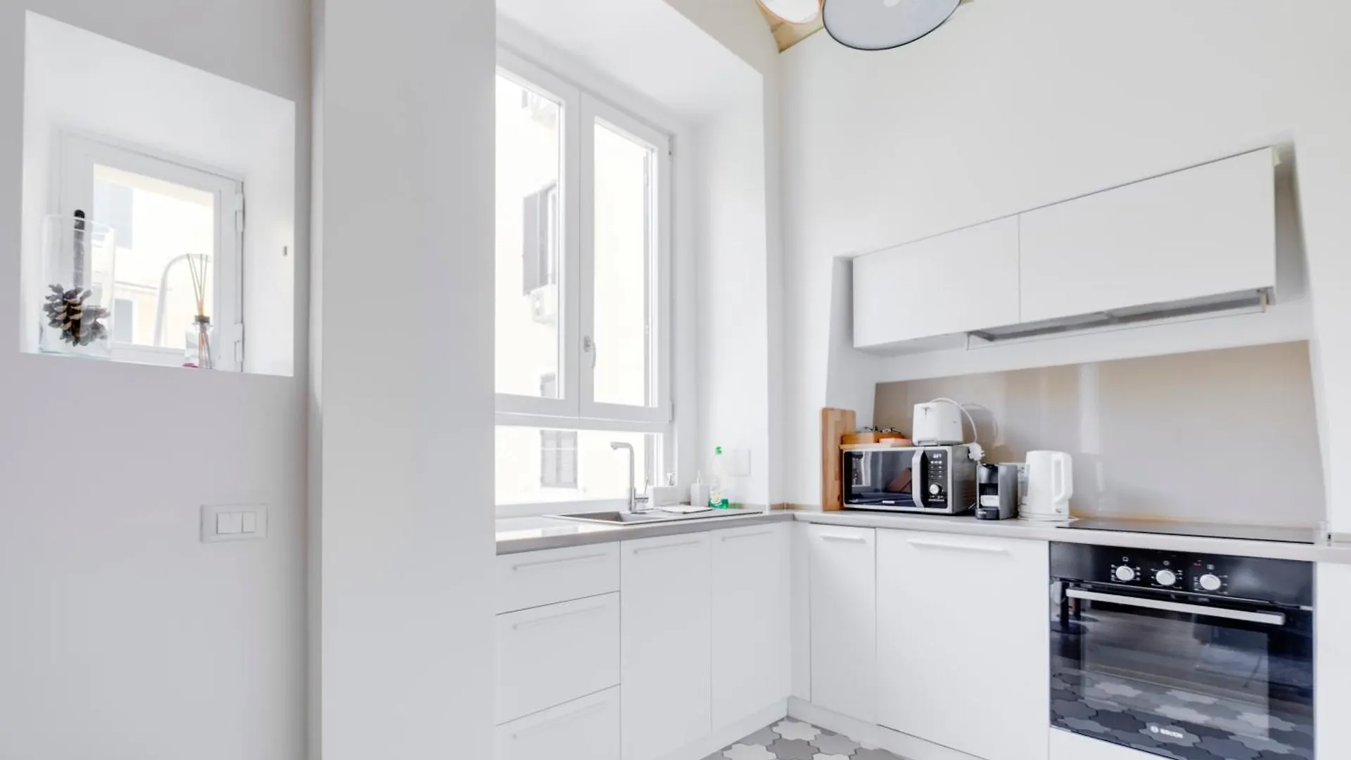 Charming Vatican Apartment With Balcony 6B Rome Italy