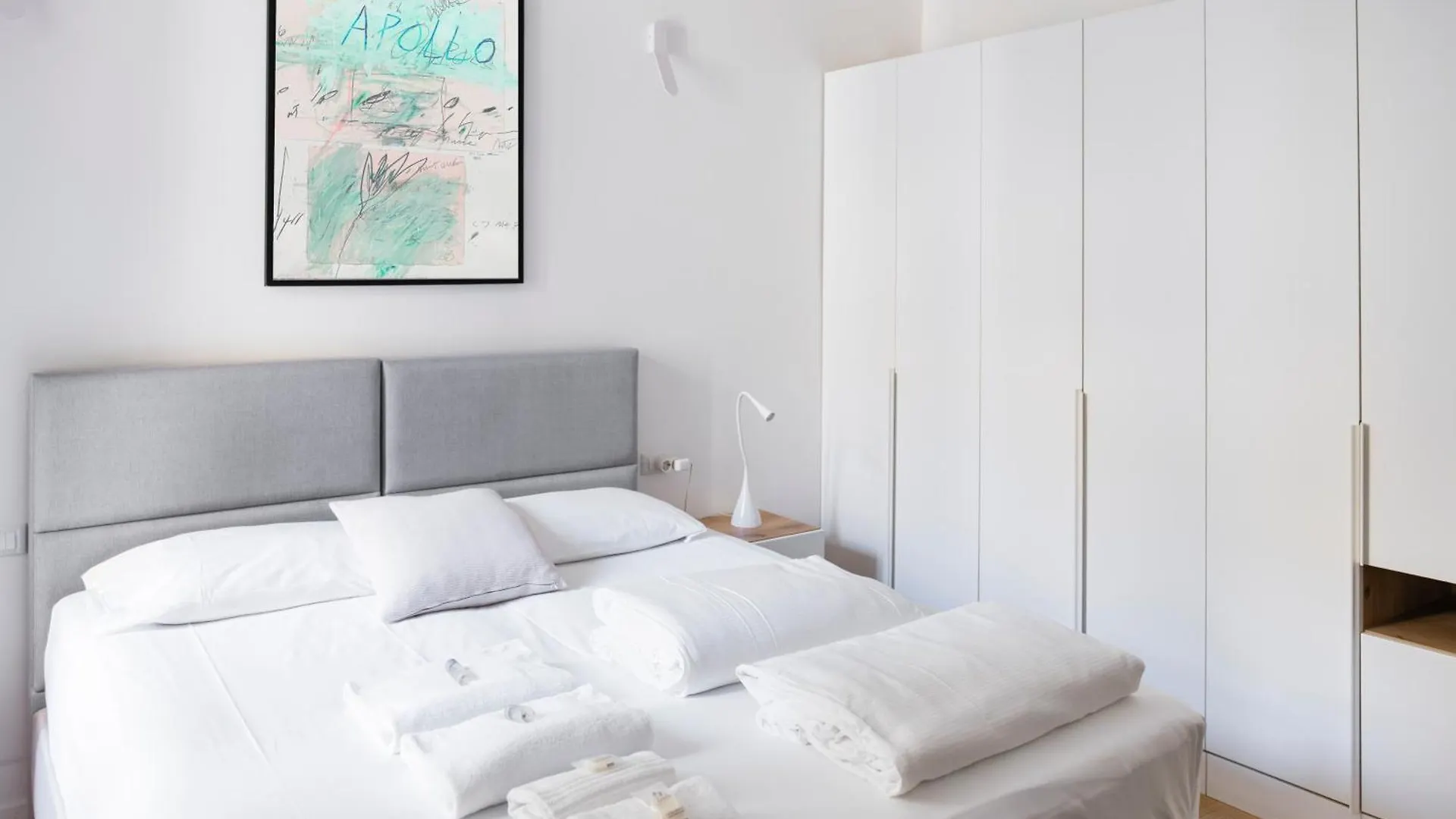 Charming Vatican Apartment With Balcony 6B Rome